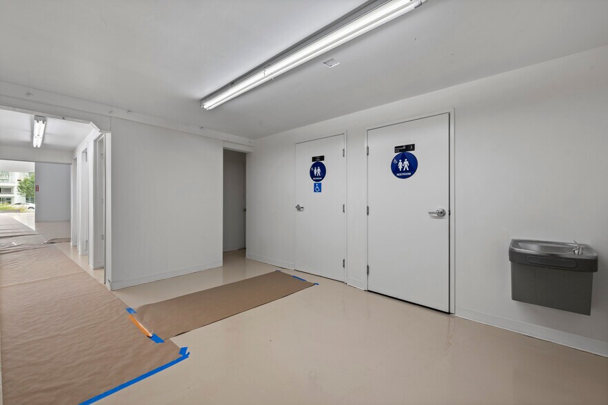 More Photos Of 11807 Santa Monica Blvd, Los Angeles Storefront For Lease