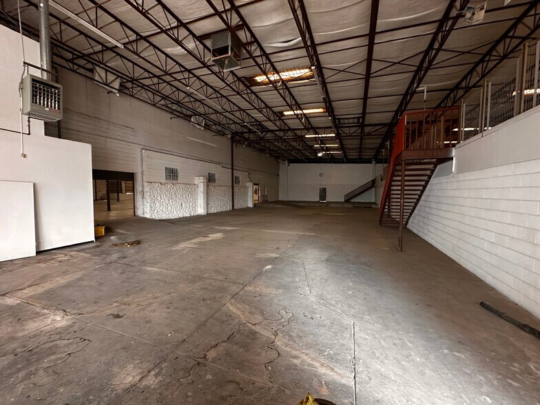 More Photos Of 2401 Alameda Ave, El Paso Showroom For Sale