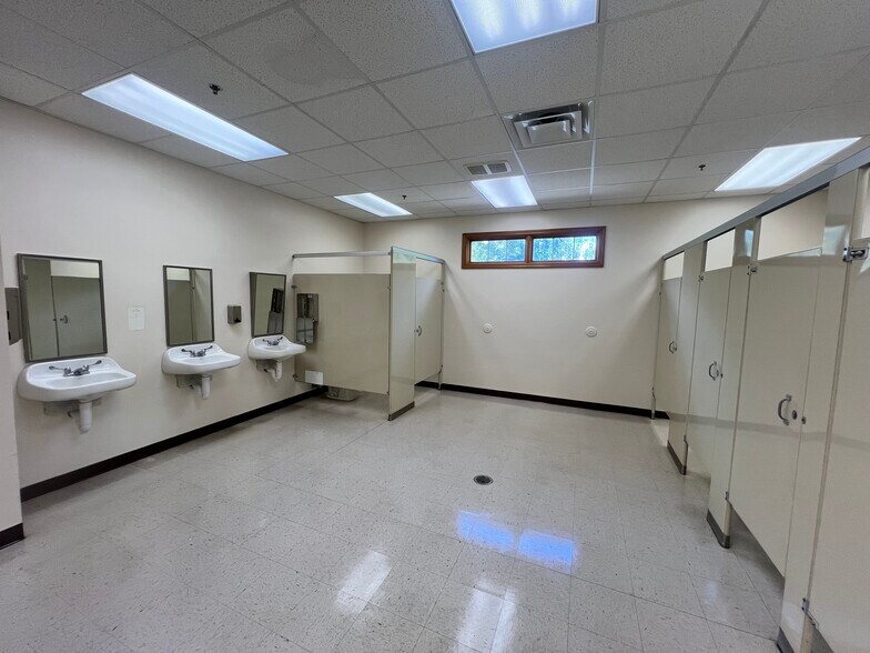 More Photos Of 86 Coraopolis Rd, Coraopolis Medical For Lease