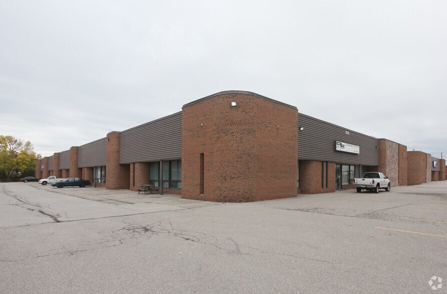 More Photos Of 2530 Speers Rd, Oakville Light Distribution For Lease