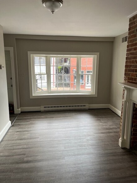 More Photos Of 406 Mill St, Occoquan Freestanding For Lease