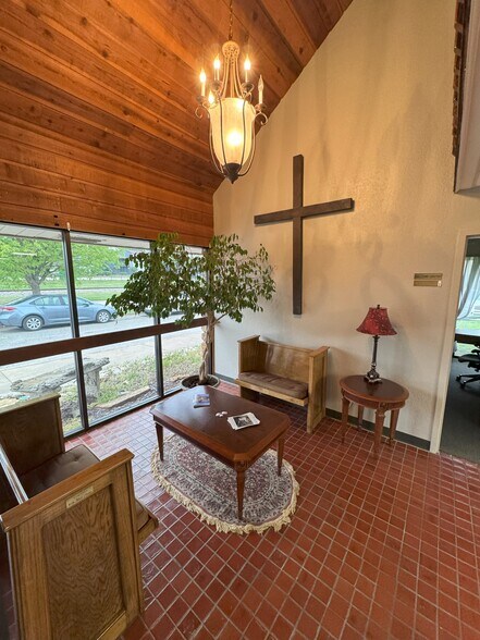 More Photos Of 1800 S Jackson Ave, Tulsa Office For Sale