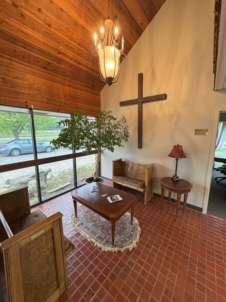 More Photos Of 1800 S Jackson Ave, Tulsa Office For Sale