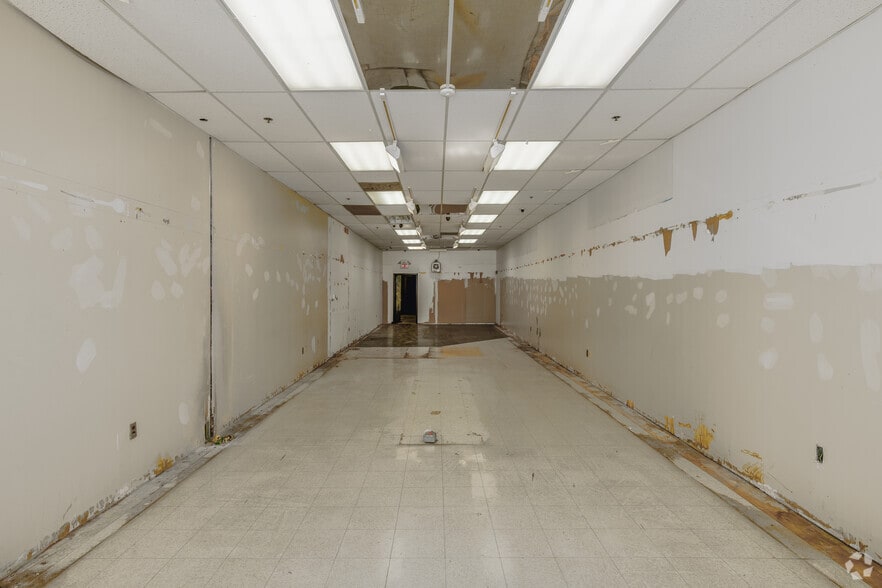 More Photos Of 3391 State Route 27, Franklin Park Storefront For Lease