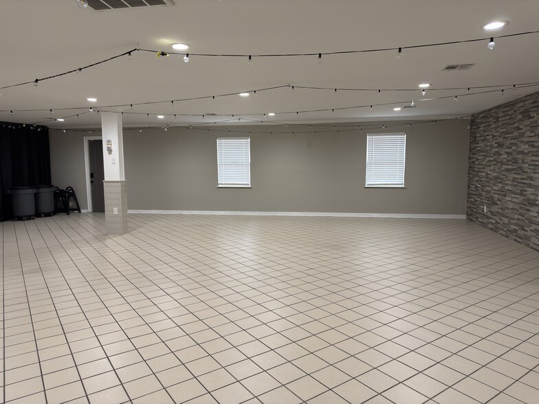 More Photos Of 618 Baca St, Houston Religious Facility For Sale