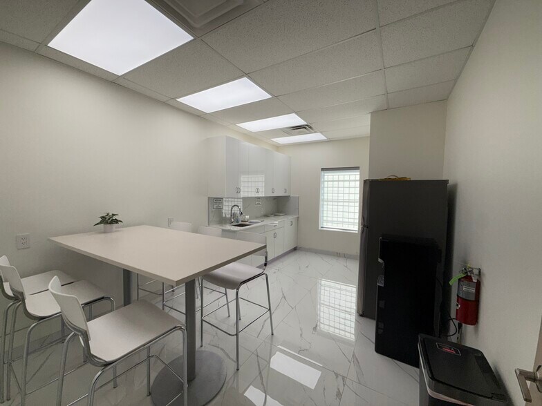 More Photos Of 3664 Walnut Bend Ln, Houston Office For Sale