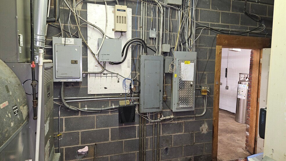 More Photos Of 301 W Main St, Saint Albans Convenience Store For Sale