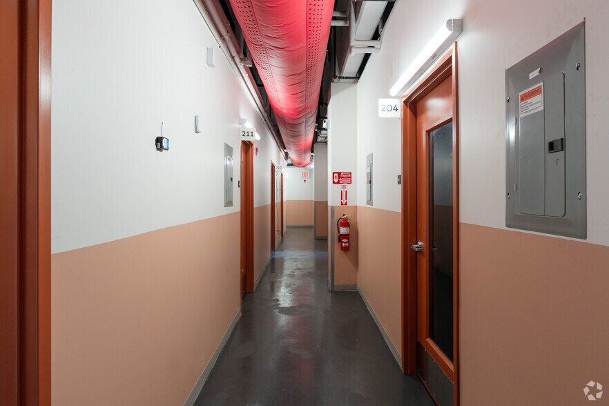 More Photos Of 102-110 Commerce St, Brooklyn Restaurant For Lease