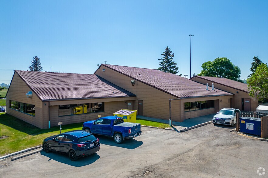 More Photos Of 5160 Skyline Way NE, Calgary Office For Lease