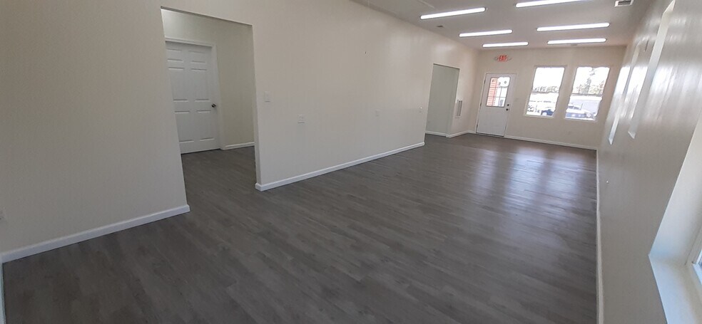 More Photos Of 4114 Dill Rd, Richmond Storefront Retail Office For Sale