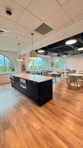 More Photos Of 350 W Cedar St, Pensacola Office Residential For Lease