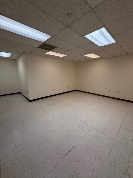 More Photos Of 10920 Pump House Rd, Jessup Warehouse For Lease