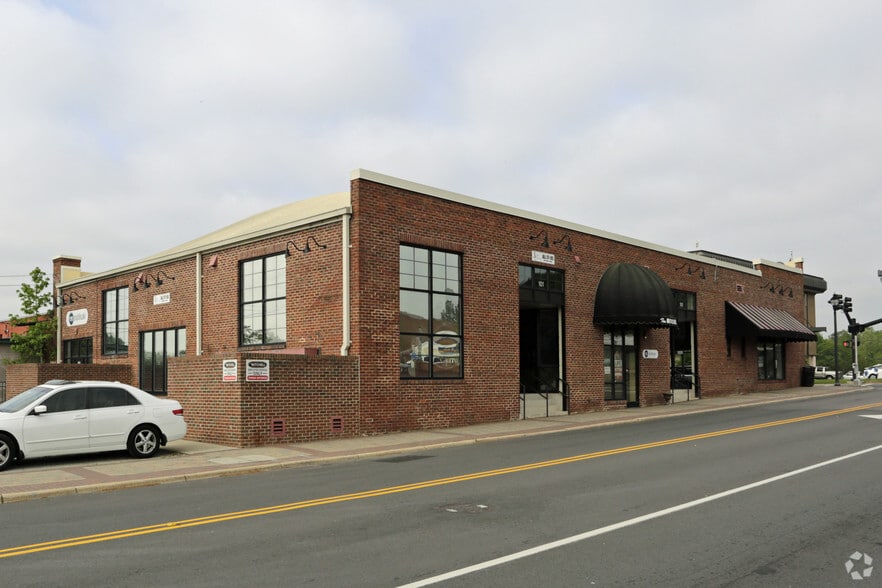 More Photos Of 101 S Main St, Fuquay Varina Storefront For Lease