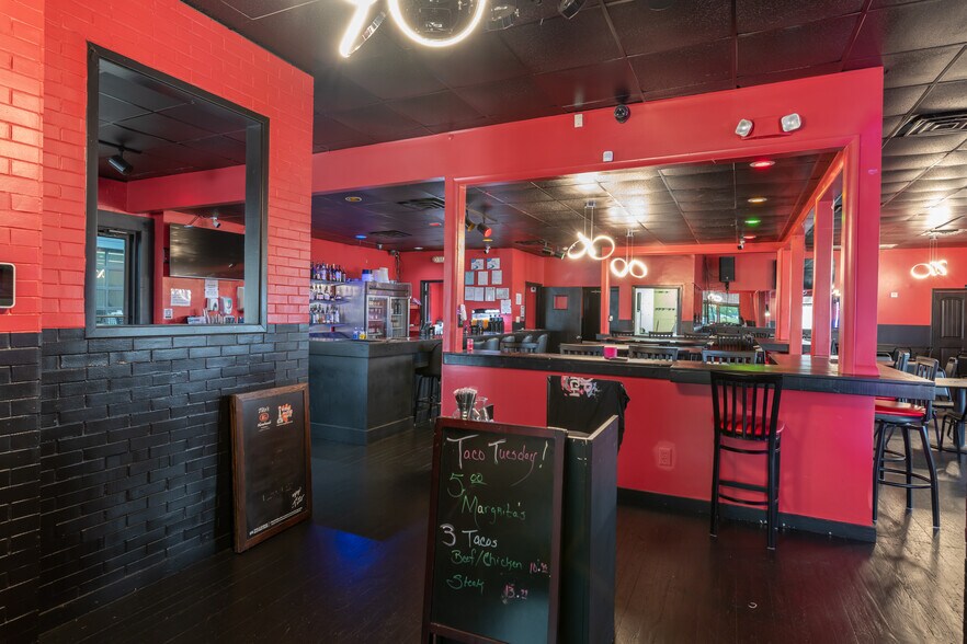More Photos Of 3571/3585 McGehee Rd, Montgomery Restaurant For Sale