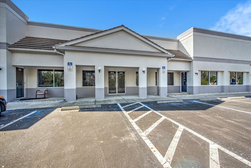More Photos Of 10801 Sunset Plaza Cir, Fort Myers Showroom For Sale