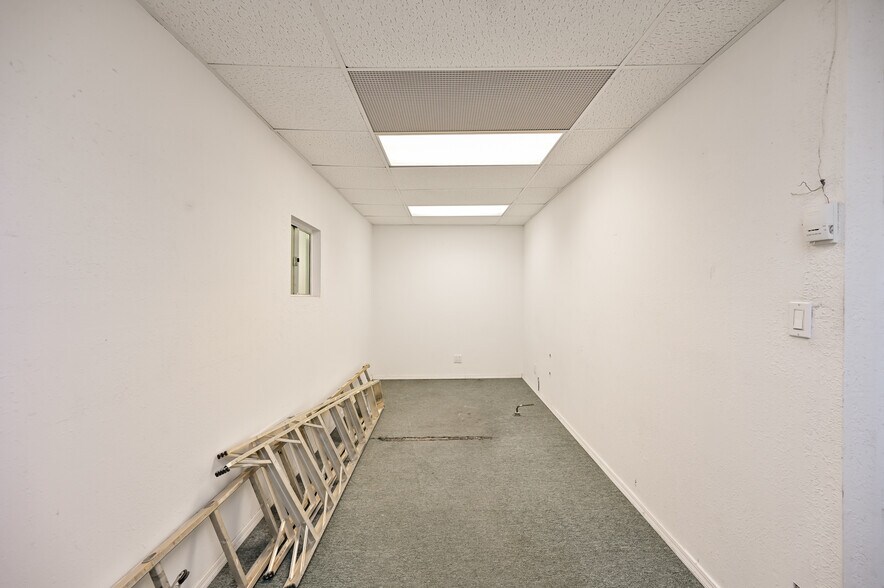 More Photos Of 1005 S St Francis Rd, Santa Fe General Retail For Sale