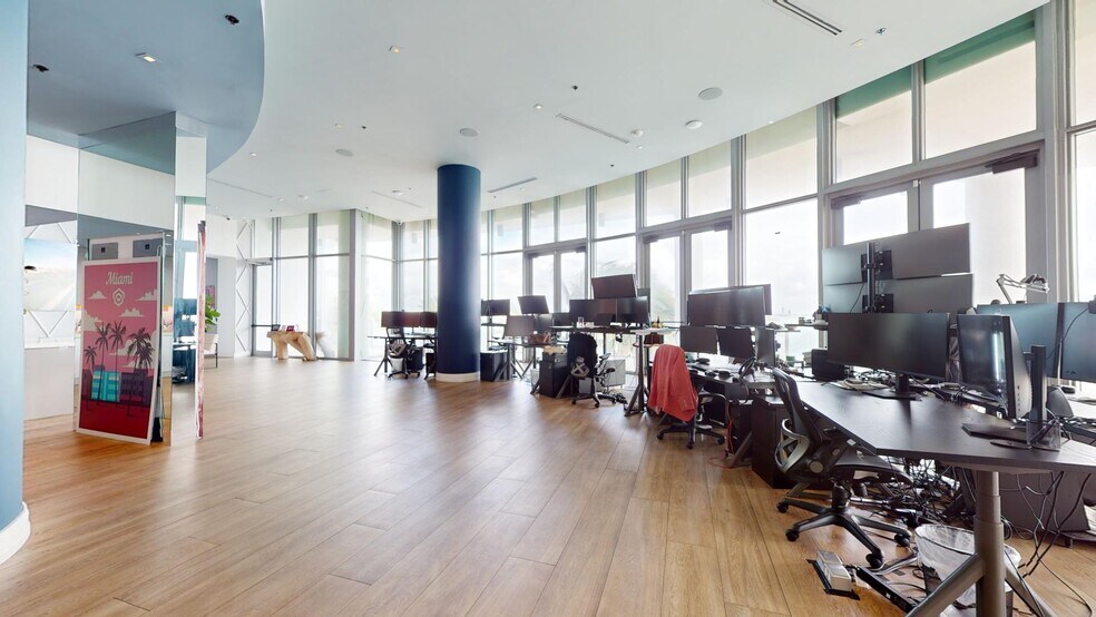 More Photos Of 2955 NE 7th Ave, Miami Storefront Retail Office For Sale