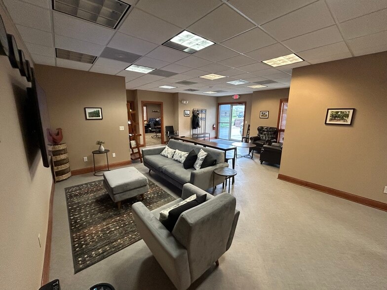 More Photos Of 1702 Tullamore Ave, Bloomington Office For Lease