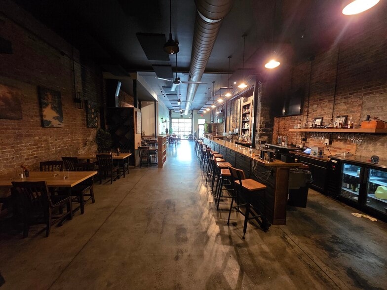 More Photos Of 425 N Main St, Hendersonville Restaurant For Sale
