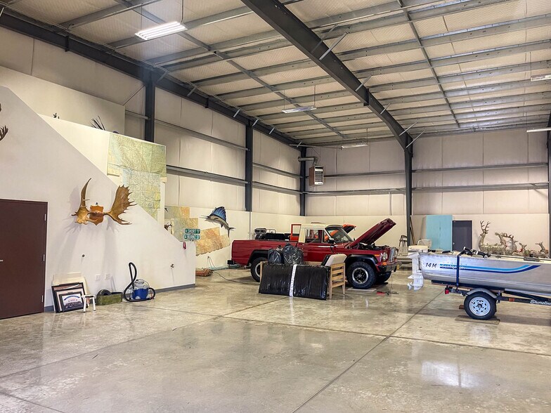 More Photos Of 2815 NW Aviation Dr, Roseburg Warehouse For Sale