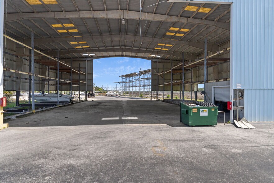 More Photos Of 5000 Calienta St, Hernando Beach Marina For Sale