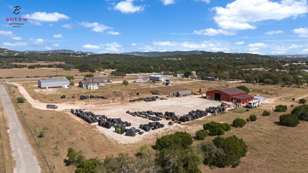 More Photos Of 9106 Highway 16, Pipe Creek Flex For Sale