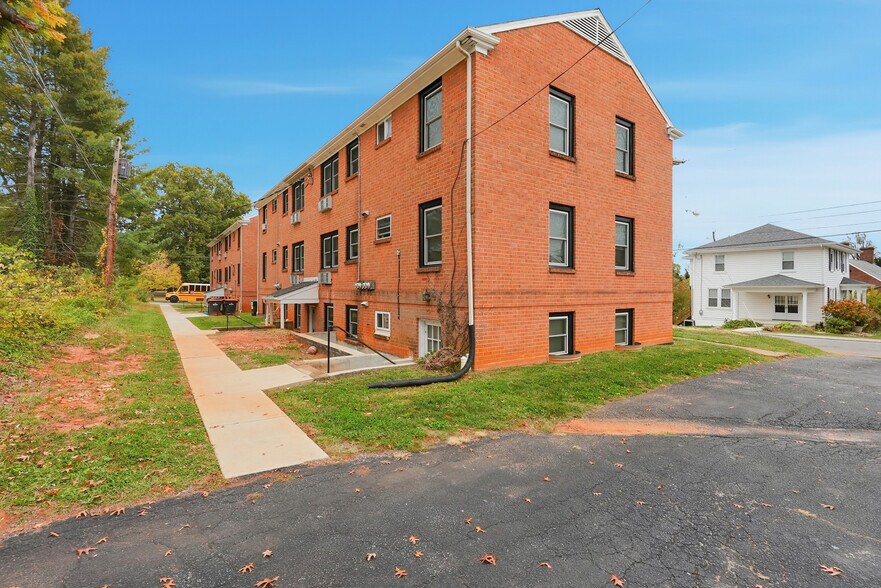 More Photos Of 1200 Liggates Rd, Lynchburg Apartments For Sale