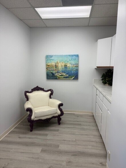 More Photos Of 24432 Muirlands Blvd, Lake Forest Medical For Lease