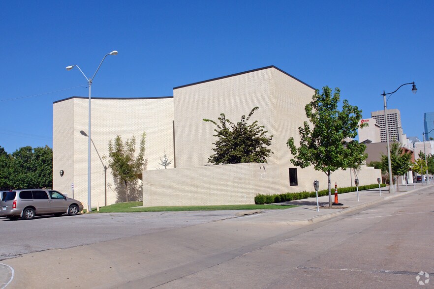 More Photos Of 545 Couch Dr, Oklahoma City Office For Sale