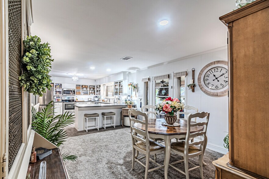 More Photos Of 2103 Taylor St, Waller Office For Sale