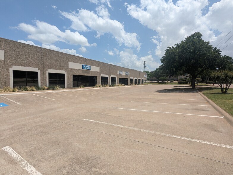 More Photos Of 2550 114th St, Grand Prairie Flex For Lease