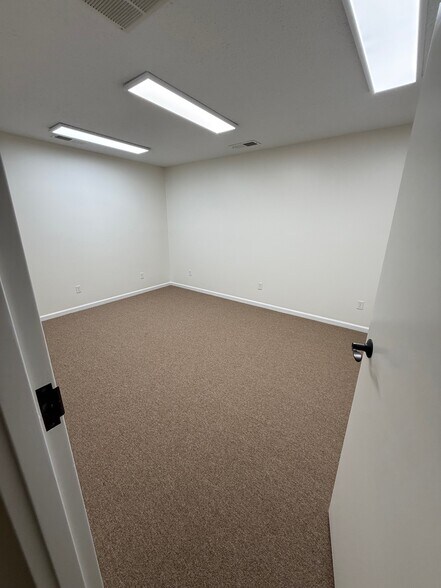 More Photos Of 5658 S Rex Rd, Memphis Office For Lease