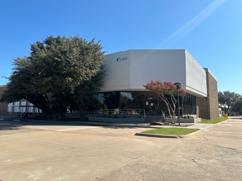 More Photos Of 2323 McDaniel Dr, Carrollton Distribution For Lease