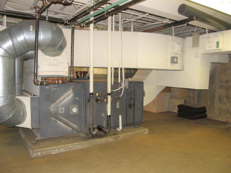 More Photos Of 2112 Industrial Dr, Niles Manufacturing For Sale
