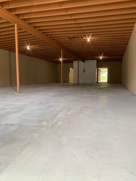 More Photos Of 2113 E Cesar Chavez St, Austin Freestanding For Lease