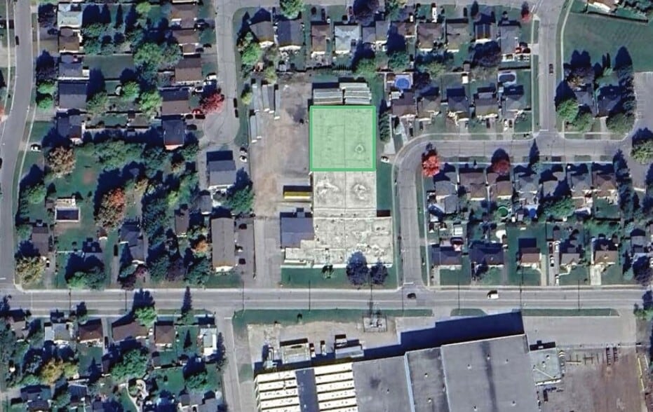 Primary Photo Of 65 Silver St, Paris Industrial For Lease