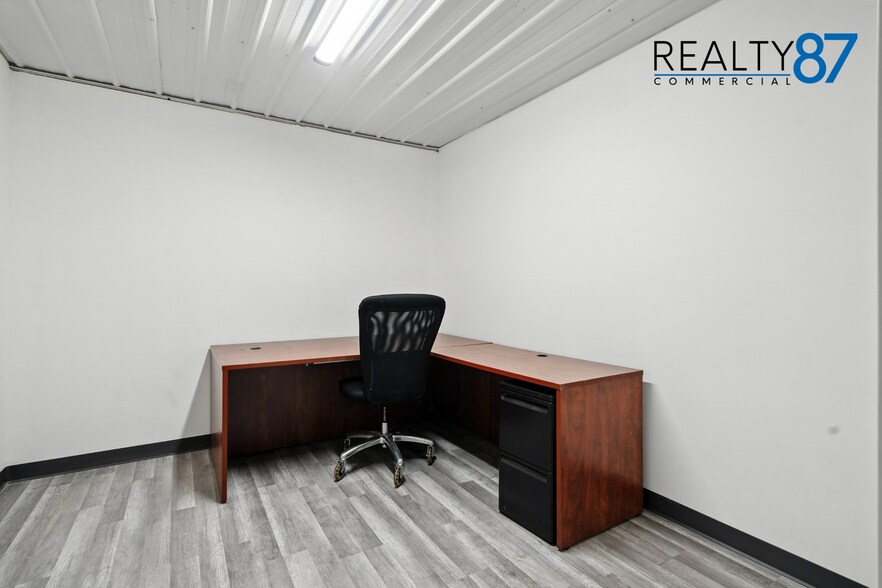 More Photos Of 2700 Stonegate Ct, Hiawatha Industrial For Sale