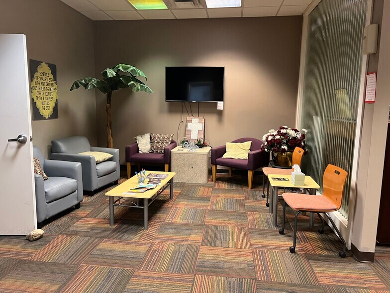 More Photos Of 1925 E Livingston Ave, Columbus Warehouse For Sale