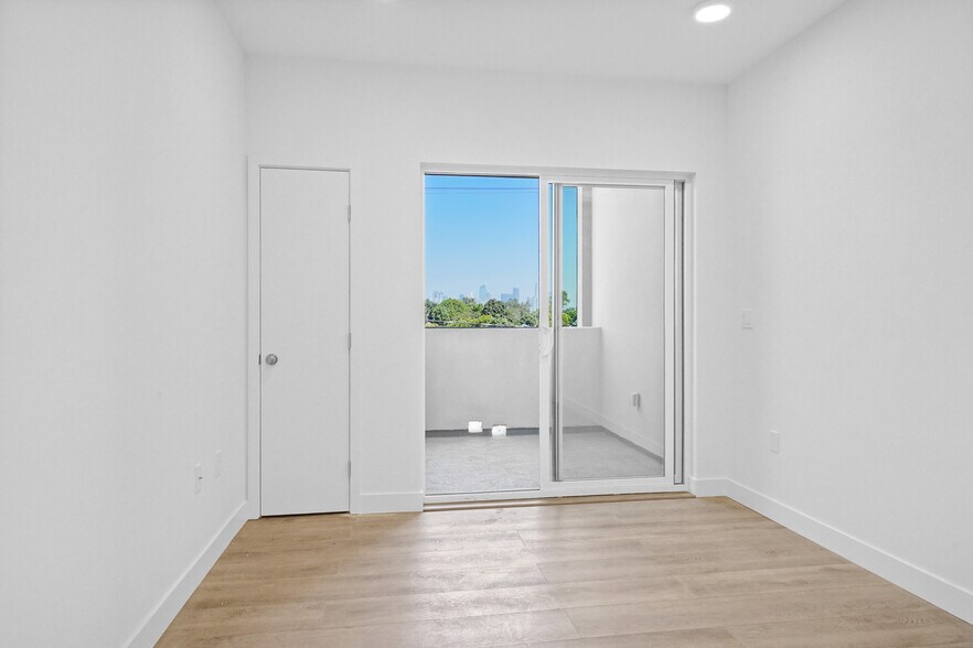 More Photos Of 443 E Vernon Ave, Los Angeles Apartments For Sale