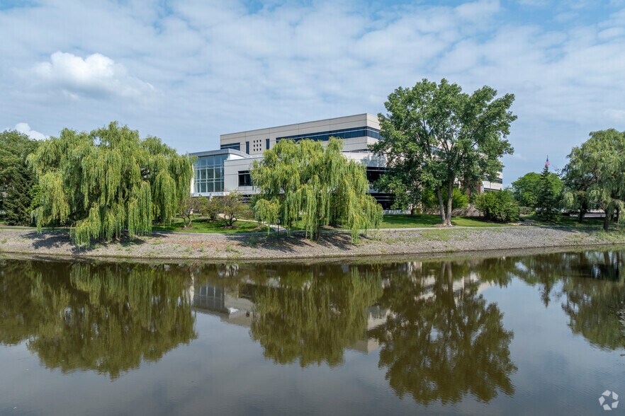 More Photos Of 955 American Ln, Schaumburg Office For Lease