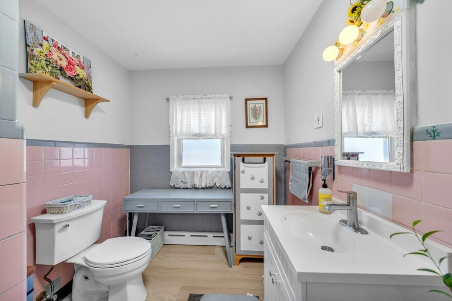 More Photos Of 625 Bound Brook Rd, Middlesex Freestanding For Sale