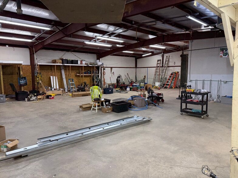 More Photos Of 141 W May St, Winder Freestanding For Lease