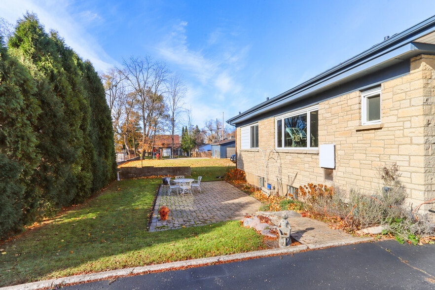 More Photos Of 111 S Fifth St, Walworth Fast Food For Sale