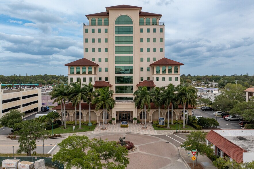 More Photos Of 1 S School Ave, Sarasota Medical For Lease