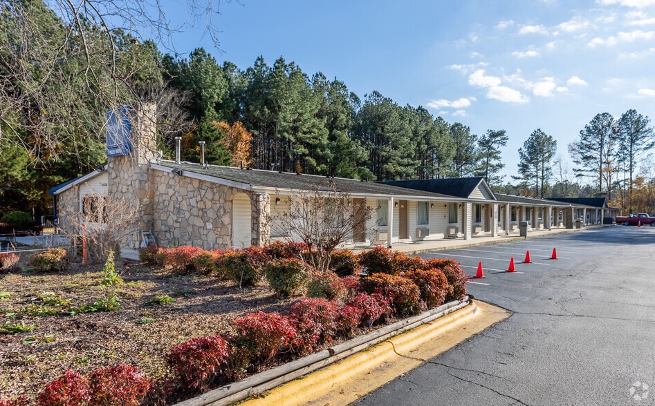 Primary Photo Of 2076 Cedar Creek Rd, Fayetteville Hotel For Sale