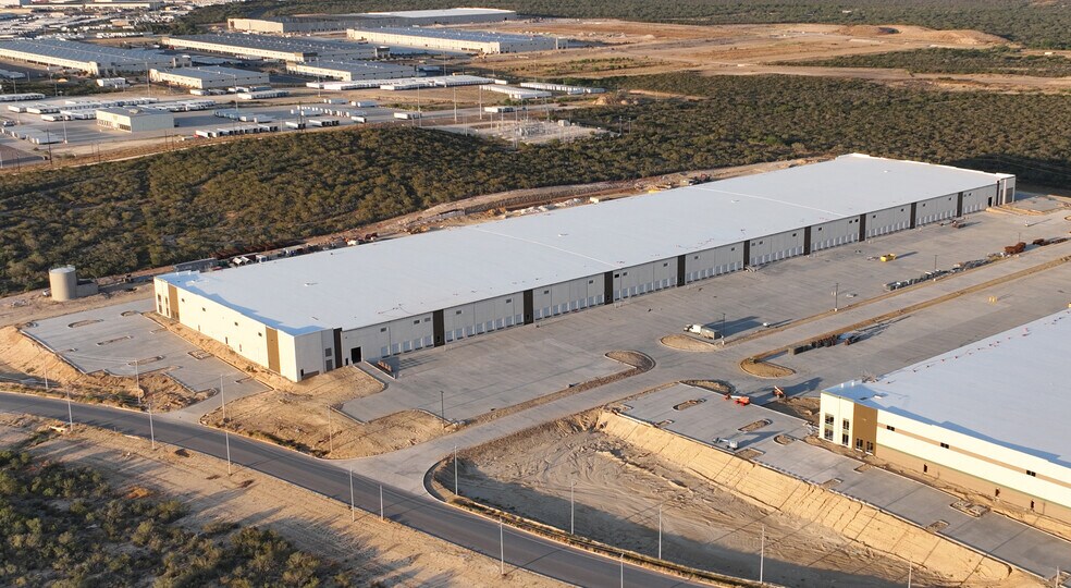 More Photos Of 13201 Port Dr, Laredo Warehouse For Sale