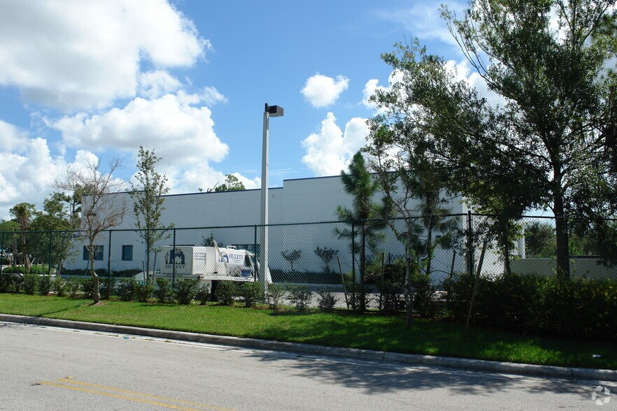 More Photos Of 2820 Reynolds Dr, Fort Pierce Warehouse For Lease