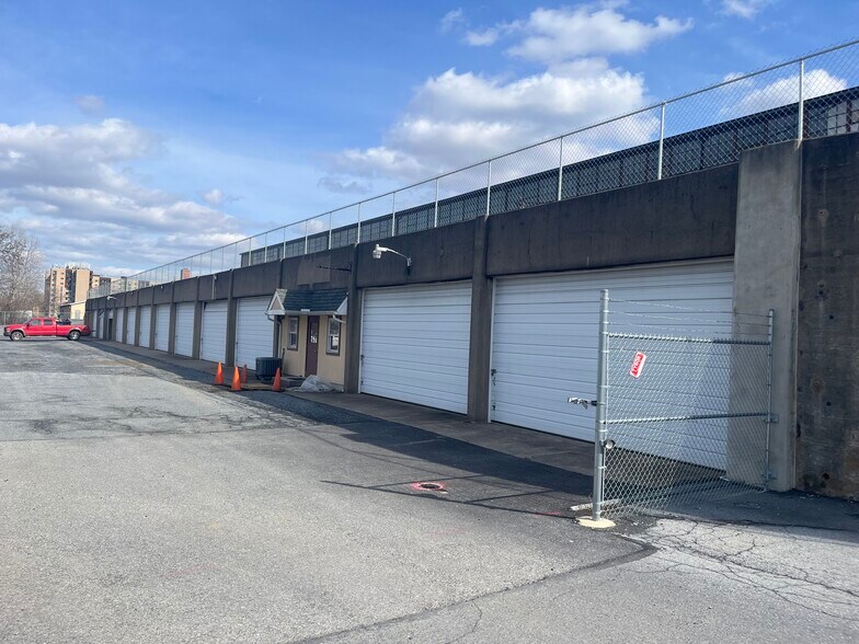 More Photos Of 425 N 1st St, Hershey Industrial For Lease