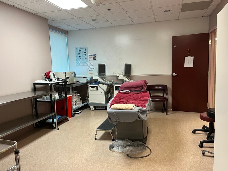 More Photos Of 1407 S County Trl, East Greenwich Medical For Lease