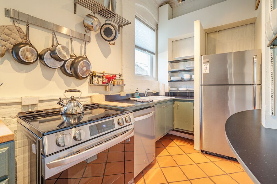 More Photos Of 33 Carolina Ln, Asheville Office For Sale